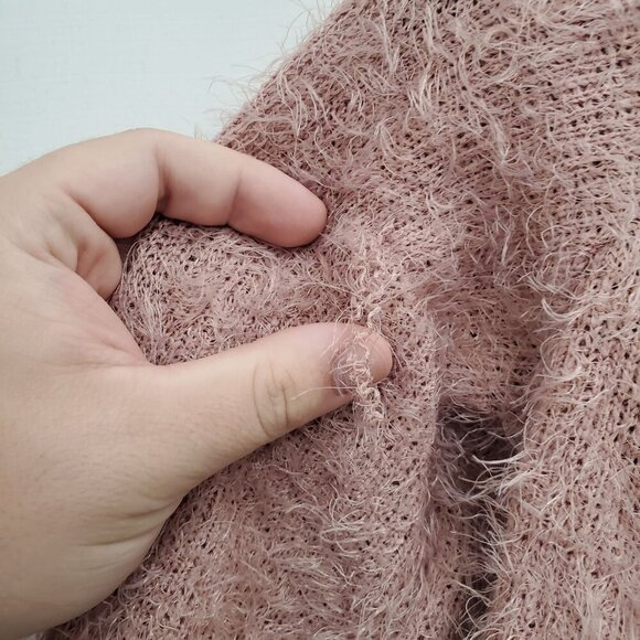 Boohoo Women's Rose Pink Off Shoulder Cropped Fuzzy Faux Fur Sweater Sz US 12 - Picture 2 of 5